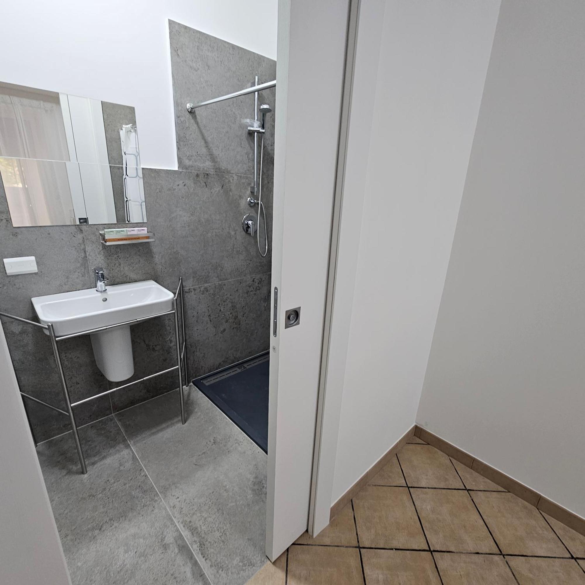 Room & Parking In Centro Citta Con Parcheggio Privato E Wifi Potenza Zewnętrze zdjęcie